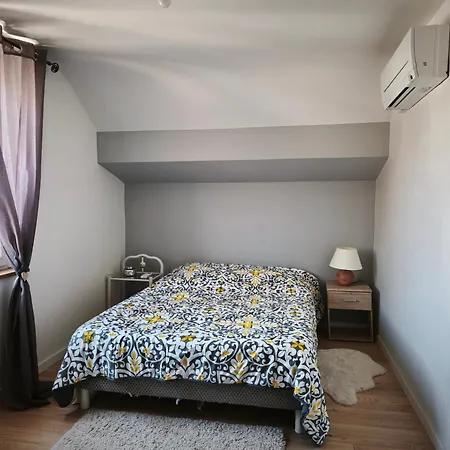 Privee Climatisee Avec Jardin Et Parking Quarto em Acomodações Particulares